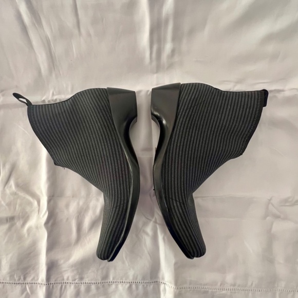 Charleston Shoe Company Ankle Boots (almost new) - Picture 4 of 11